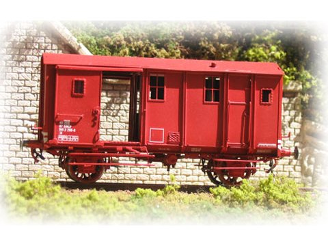 R83012 : Fourgon standard D